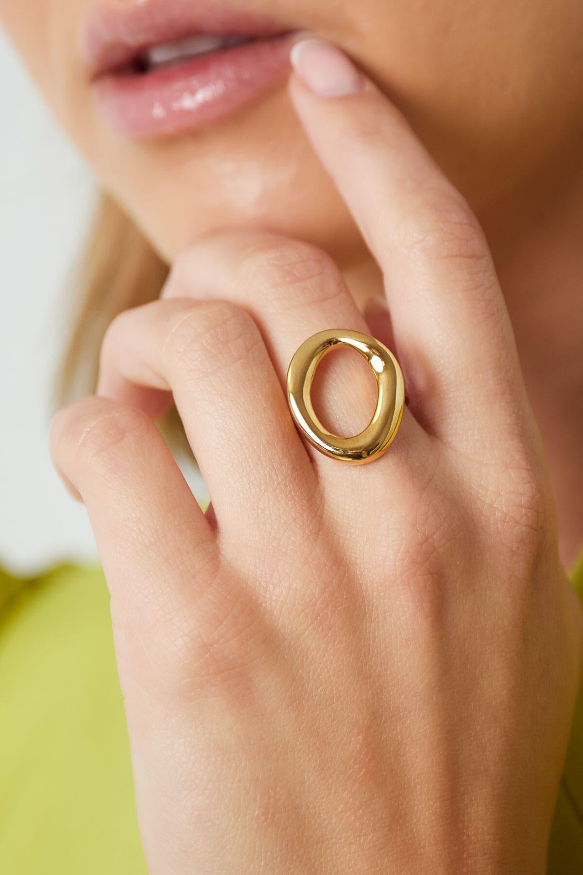 Anillo Anello · círculo abierto de gran tamaño, acero dorado — vista 2