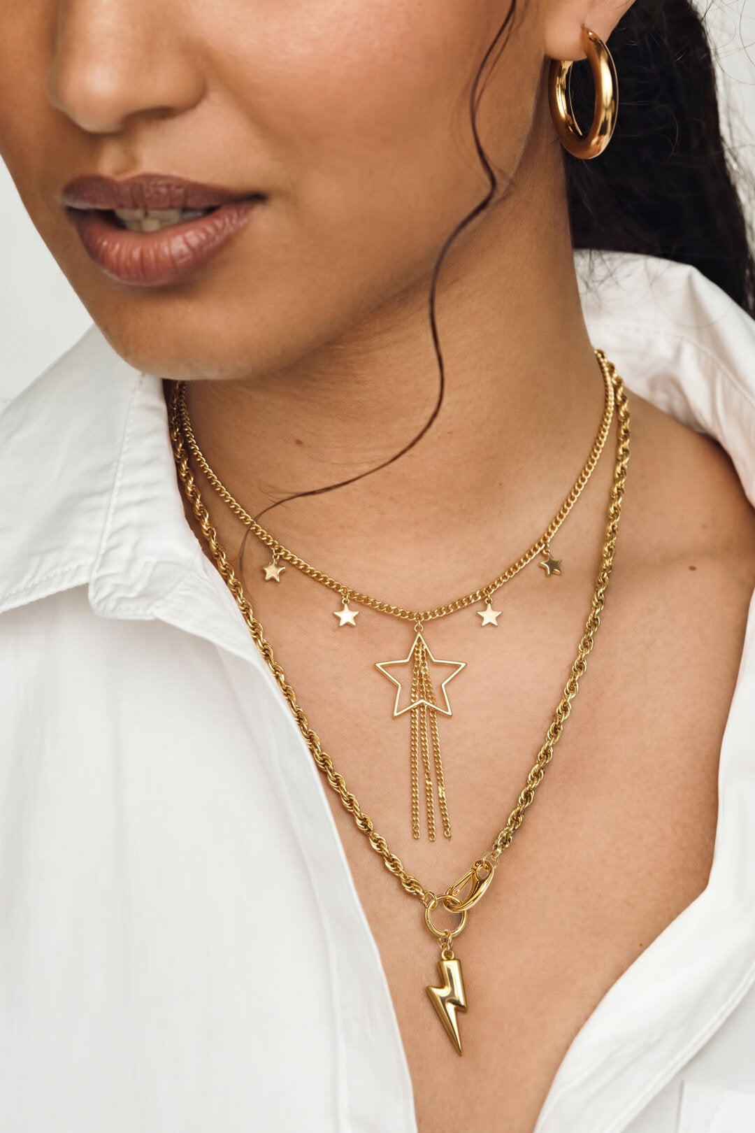 Collar Fulmine · colgante de rayo en acero dorado — vista 2