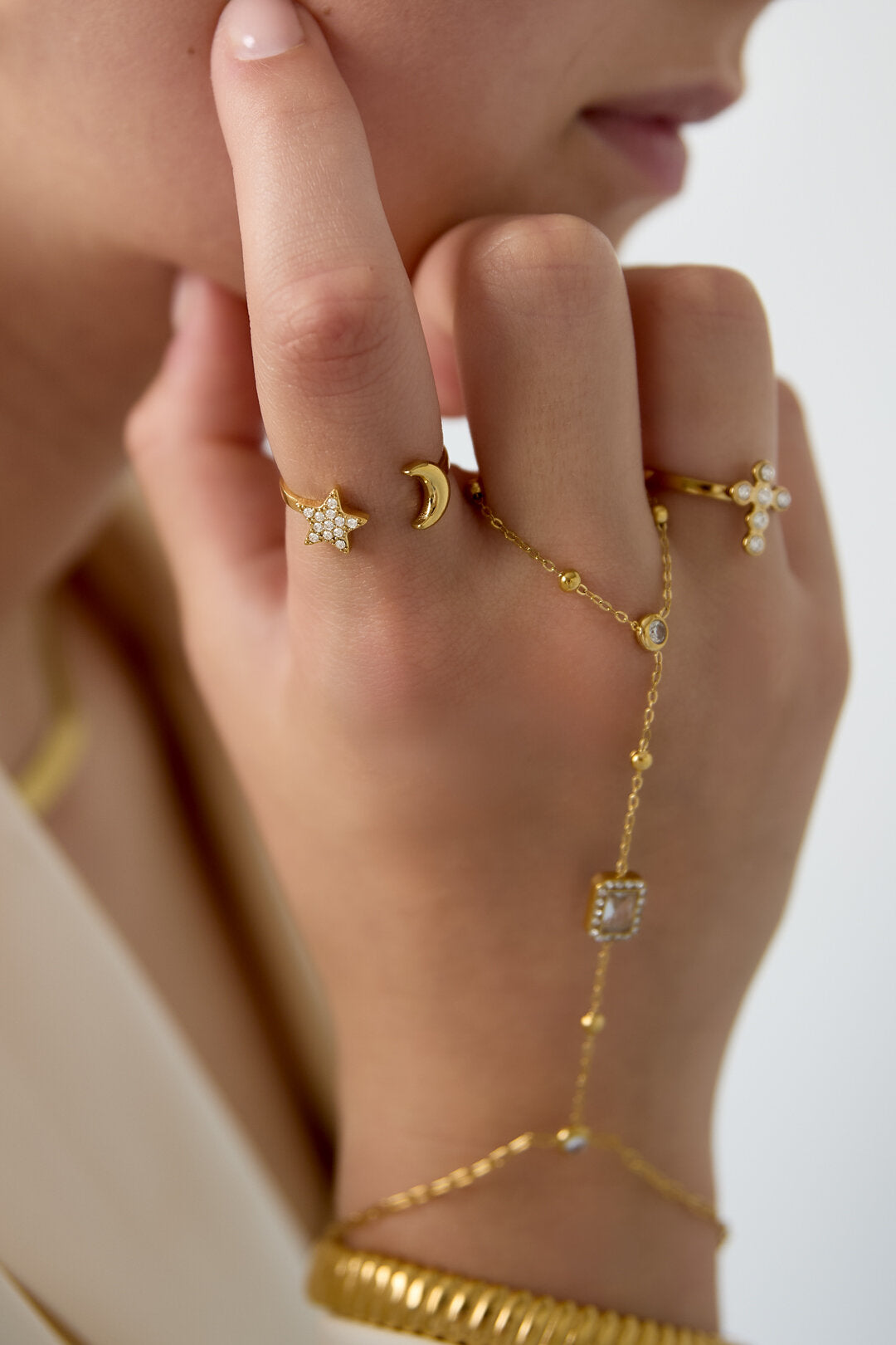 Anillo Luna · luna y estrella de circonitas, acero dorado — vista 2