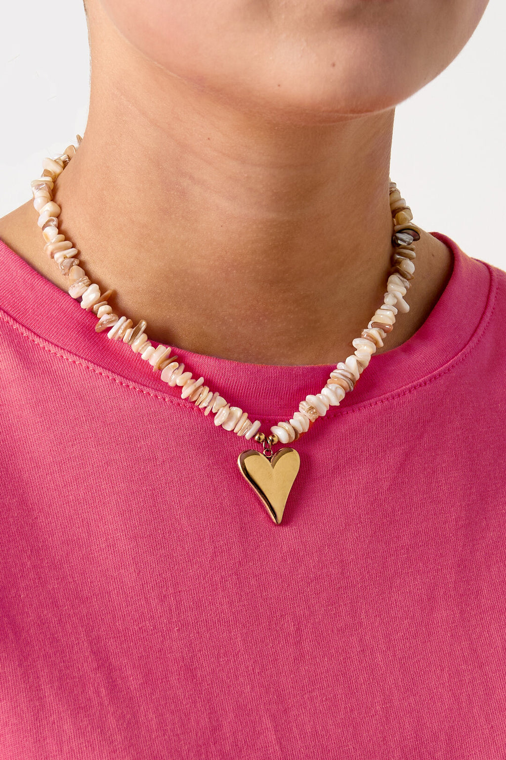 Collar Conchiglie · cuentas de nácar con corazón de acero dorado — vista 2