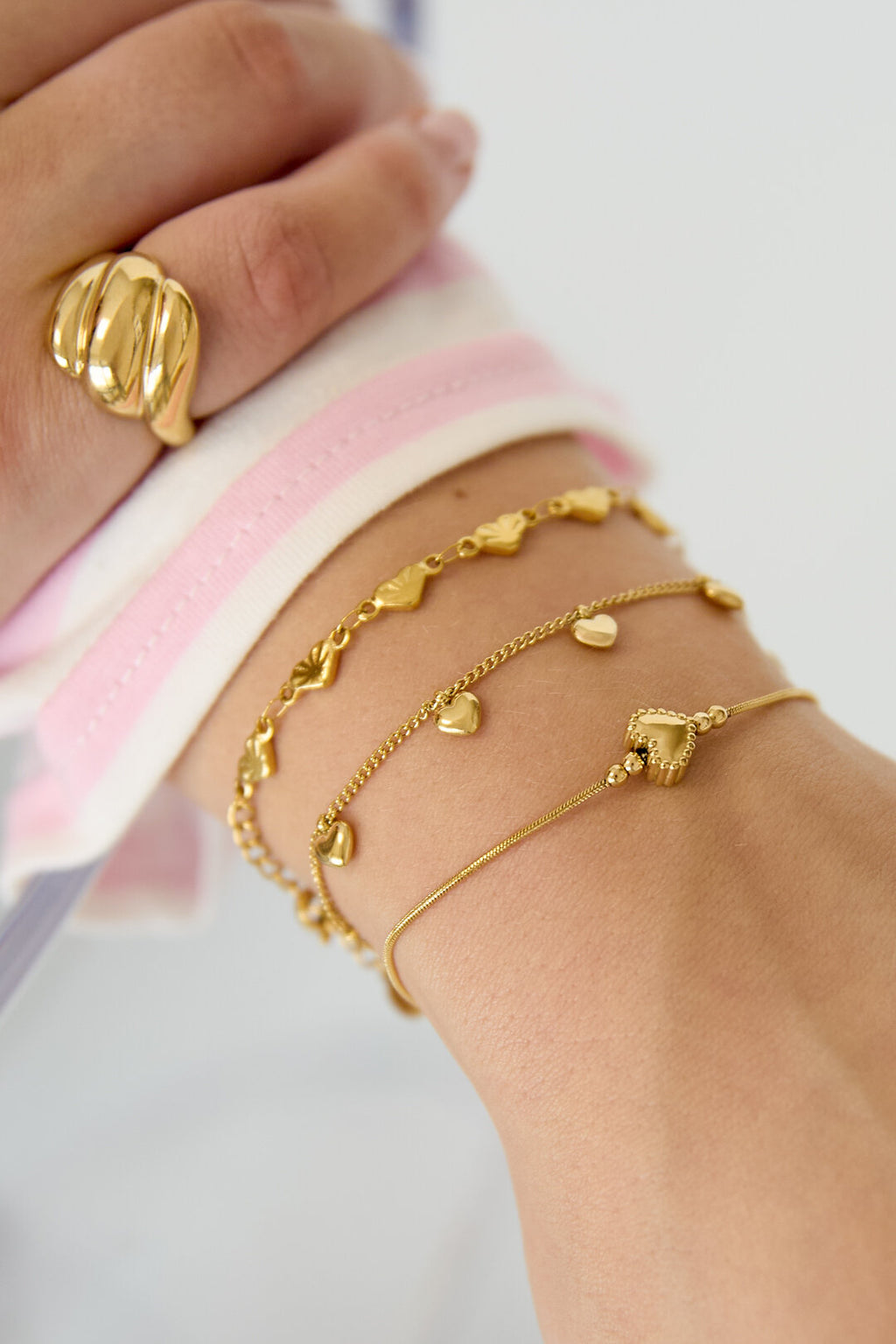 Pulsera Amuleti · corazones colgantes — vista 3