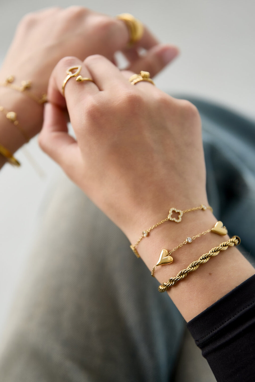 Pulsera Cuori · corazones y perlas — vista 2