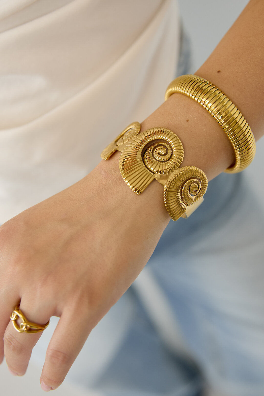 Pulsera rígida Spirale · relieve en espiral — vista 2