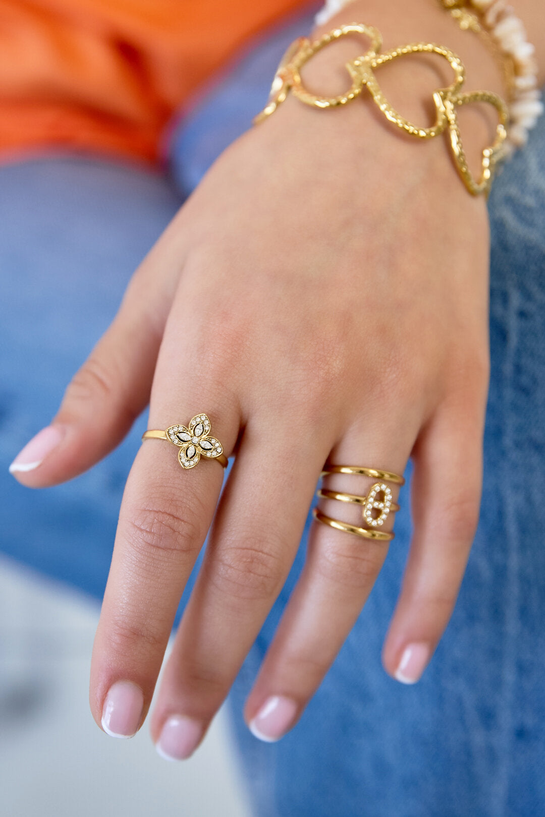 Anillo Fiore · flor de circonitas, acero dorado — vista 2