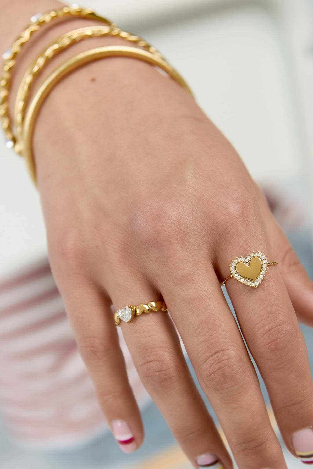 Anillo Cuore Pavé · corazón orlado de circonitas, acero dorado — vista 2