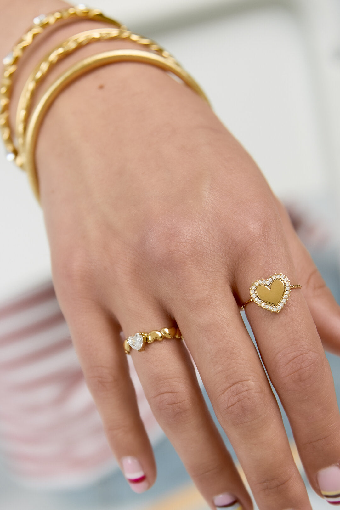 Anillo Cuore Pavé · corazón orlado de circonitas, acero dorado — vista 2