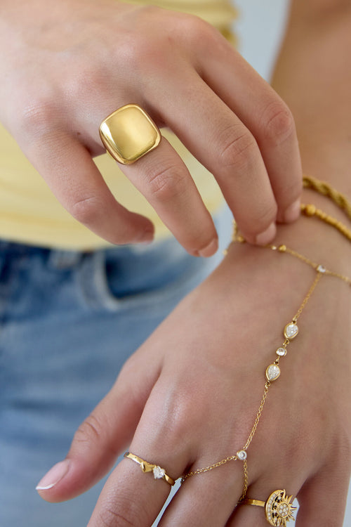 Anillo Sigillo · sello cuadrado macizo, acero dorado — vista 2