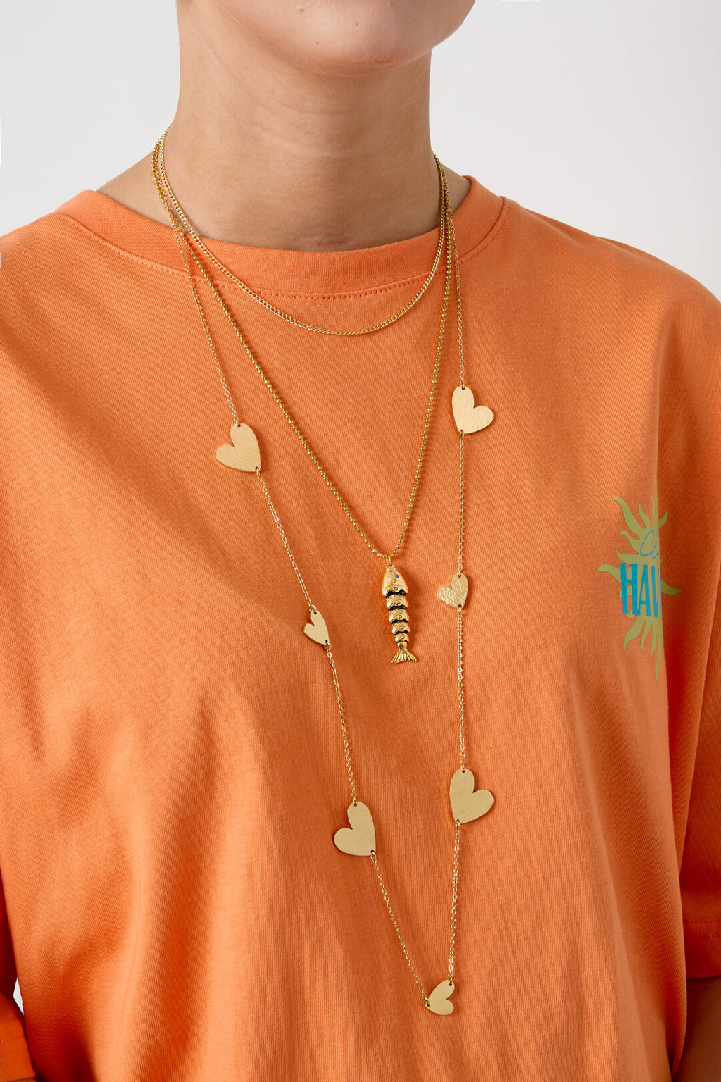 Collar Lungo Cuori · corazones en cadena larga de acero dorado — vista 2