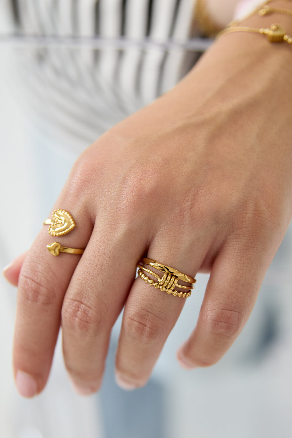 Anillo Nodo · aro grueso con lazada, acero dorado — vista 3
