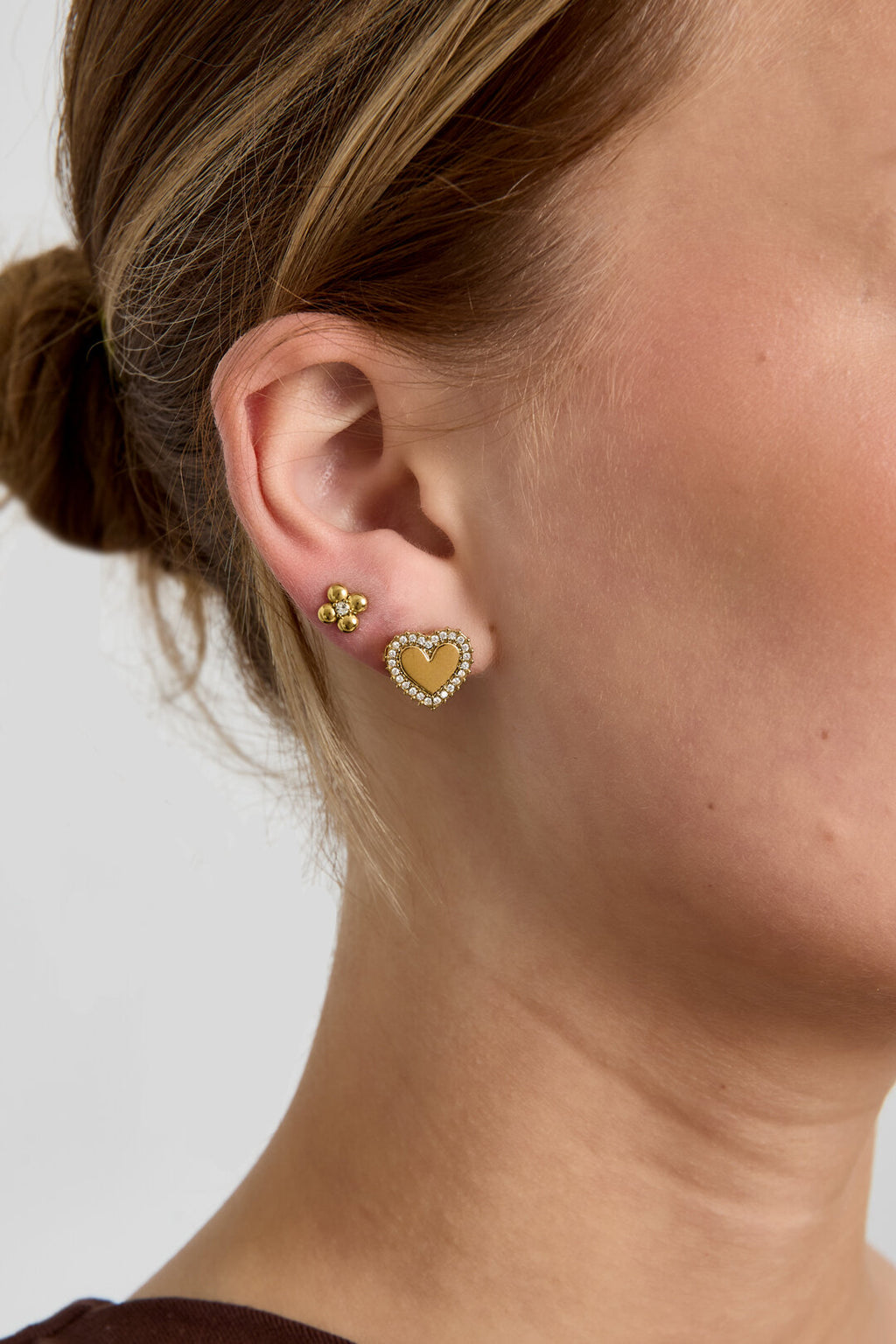 Pendientes Cuoricino · corazón de nácar de poste, acero dorado — vista 2