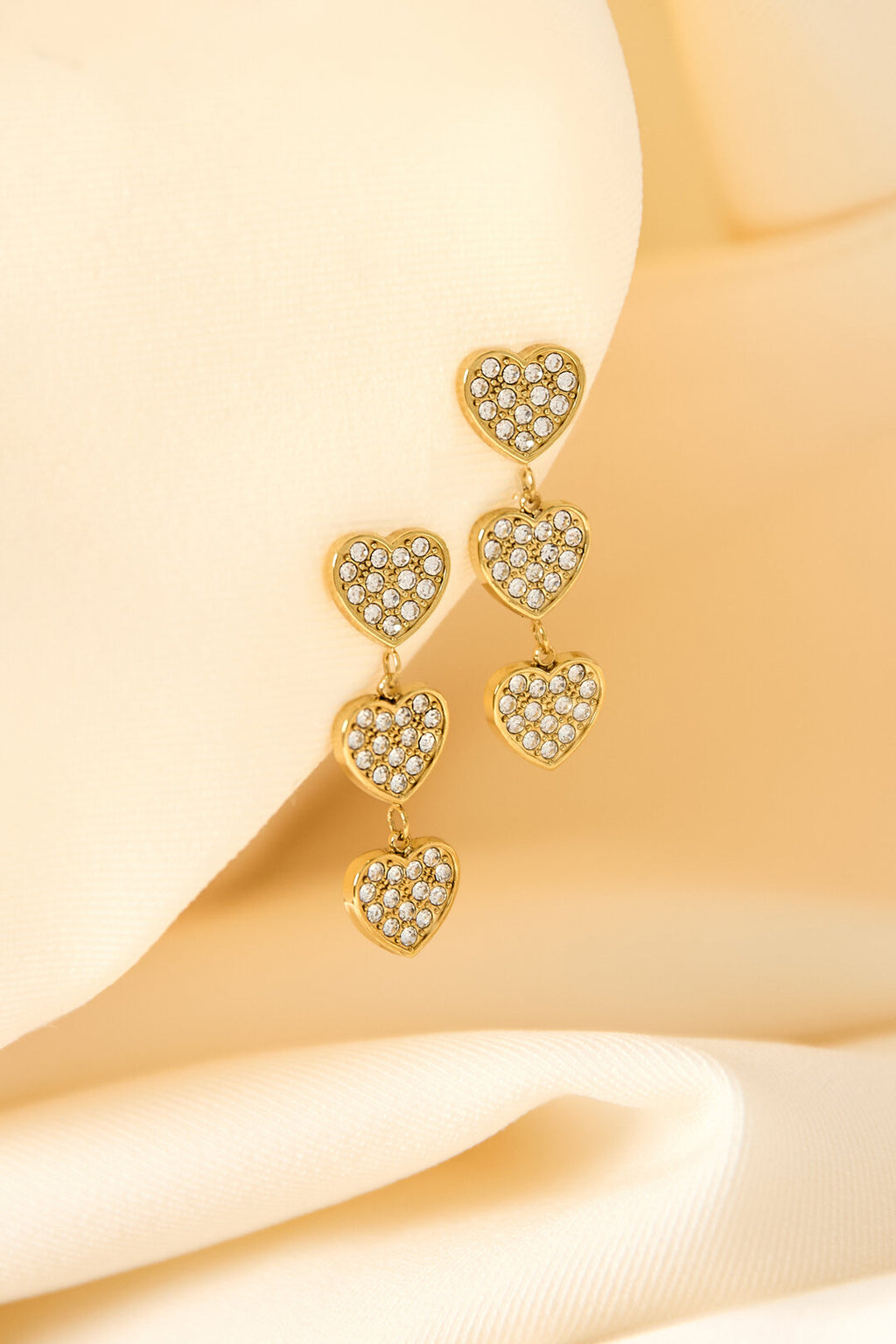 Pendientes Due Cuori · corazones de circonitas, acero dorado — vista 2