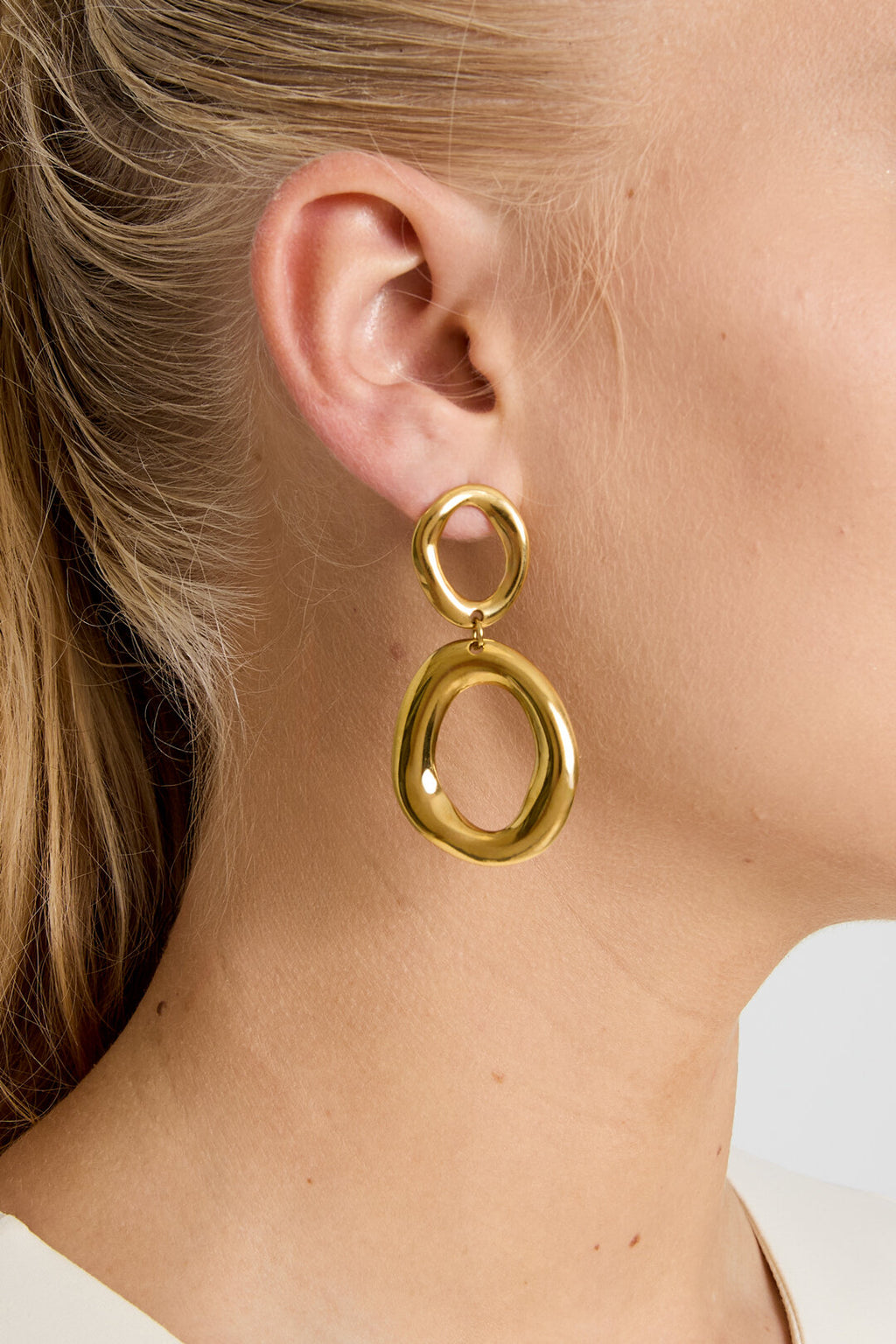 Pendientes Anelli · doble anilla de acero dorado — vista 2