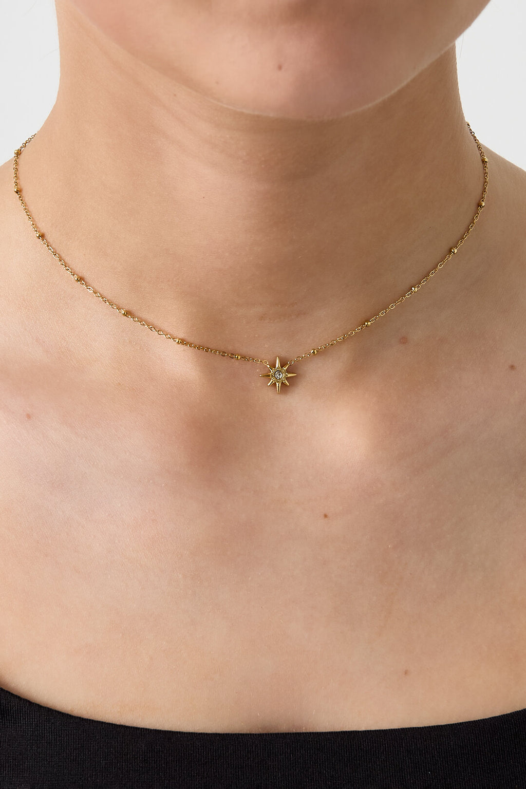 Collar Sole · sol en acero dorado — vista 2